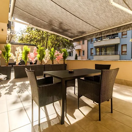 Ldv 13 Free Private Parking *