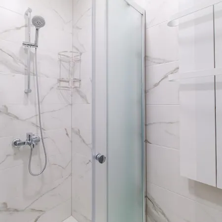 Ldv 13 Free Private Parking